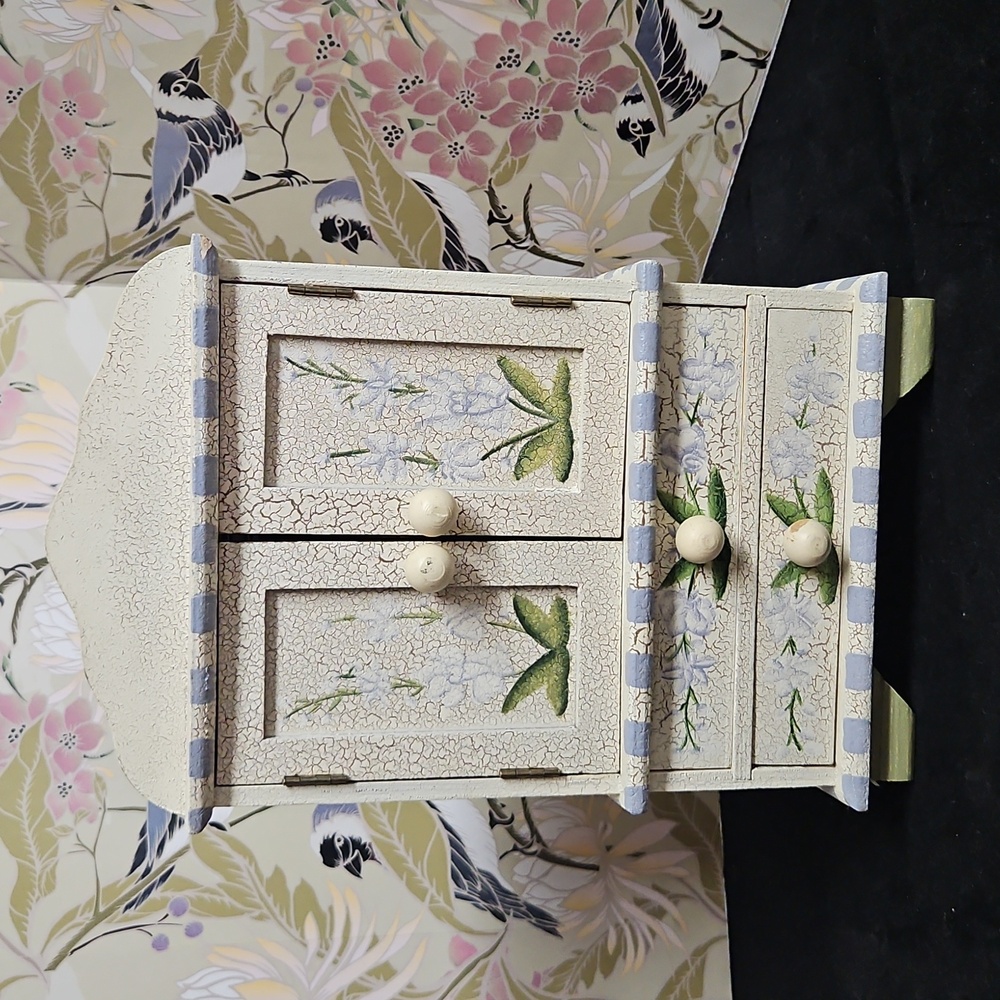 Wooden Crackle Finish Floral Jewelry Organizer